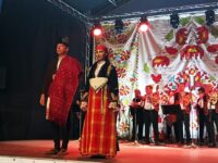 Красота и традиция в спектакъла „Българските национални костюми“ в парка на Музея – снимки