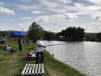 Национален турнир по спортен риболов за незрящи се проведе днес край Ясен