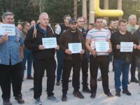 С мирен протест днес работници и служители от Топлофикация Плевен подкрепиха енергетиците от Маришкия басейн