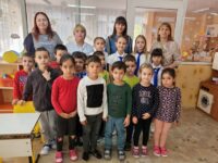 Учители и ученици от СУ „Крум Попов“ с мисията на будителите – снимки