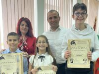 Кметът на Община Червен бряг награди победителите от литературния конкурс „Будители“