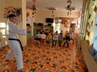 Световният шампион Тихомир Тодоров се срещна с деца от ДГ „Пролет“ – снимки