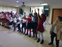 Вълнуващ  двуезичен театрален празник сътвориха ученици от НУ „Единство“ в сътрудничество с РБ „Христо Смирненски“