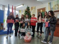 Съвместна инициатива на ученици от Езиковата гимназия и ОУ „Валери Петров“