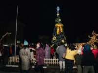 На 9 декември община Червен бряг запали коледните си светлини! – снимки