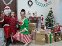 Дядо Коледа и помощничката му раздаваха подаръци в Регионален център за ранна интервенция на уврежданията