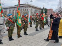 С велик Богоявленски водосвет осветиха бойните знамена в Плевен – фото-галерия