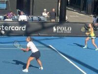 Йоана Константинова се класира за четвъртфиналите на двойки на Australian Open