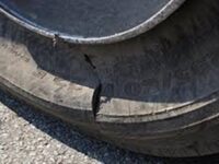 Нарязаха гумите на три коли в плевенско село