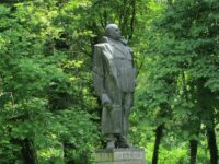 На 11 януари 1896 година в Плевен е роден Иван Винаров, създателят на парк „Кайлъка“