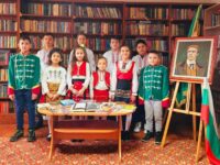 Децата от НЧ „Зора-1990“, село Победа почетоха паметта и делото на Апостола с рецитал