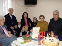 Кметът на Община Левски честити 100 годишния юбилей на Пенка Алексиева от Козар Белене