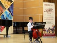 Проект на НУИ „Панайот Пипков“ запали малките деца към класическите музикални инструменти – снимки
