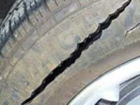 Двама срязаха гумите и счупиха стъклото на кола в плевенско село. Били афектирани…