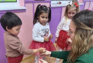 Всички дечица и ученици в община Кнежа получиха мартеници за здраве и късмет!