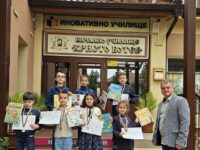 Директорът на НУ ,,Христо Ботев“ награди отличени ученици в две състезания – снимки