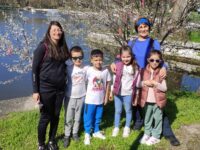 Деца, родители и учители от ДГ „Чучулига“ посрещнаха заедно пролетта в Кайлъка – снимки