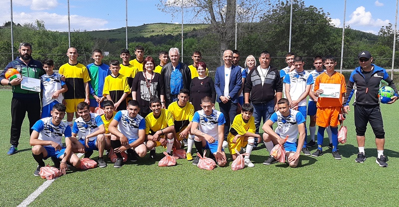 Футболна среща събра ученици от град Роман и село Мечка по инициатива на НССБ