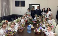 Лазарки от Долни Дъбник и Крушовица поздравиха общинската администрация – снимки