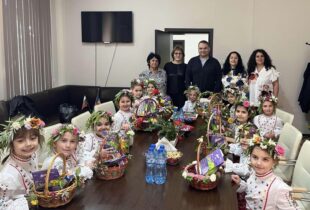 Лазарки от Долни Дъбник и Крушовица поздравиха общинската администрация – снимки
