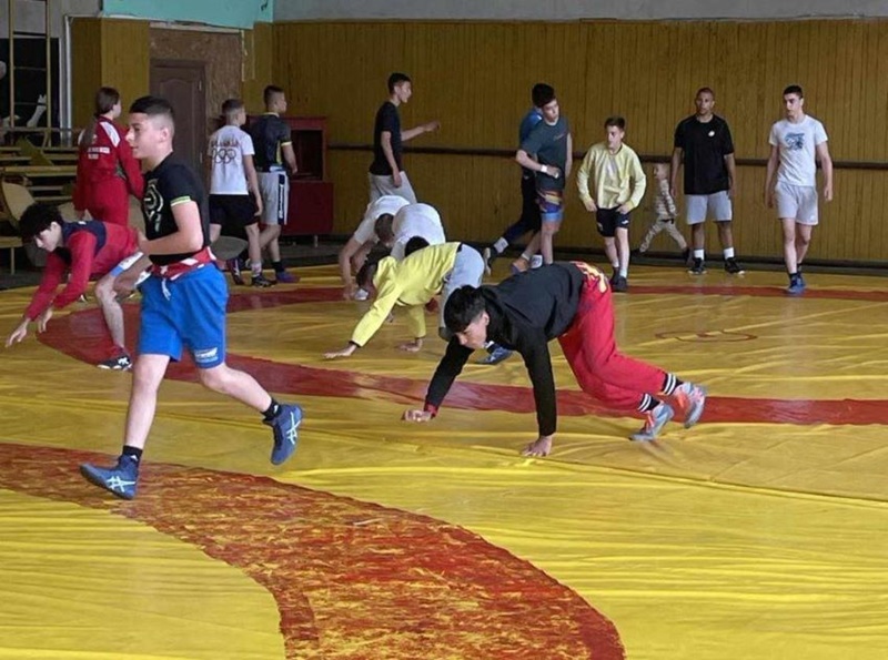 Плевен е домакин на тренировъчен лагер по борба с румънски спортисти