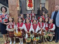 Лазарки пяха и танцуваха за здраве в Община Плевен – снимки