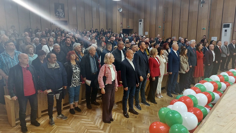 Коалиция „БСП за България“ откри в пълната зала „Катя Попова“ предизборната си кампания в Плевен